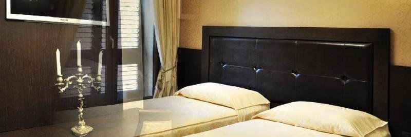 Oxford Hotel ติรานา ภายนอก รูปภาพ